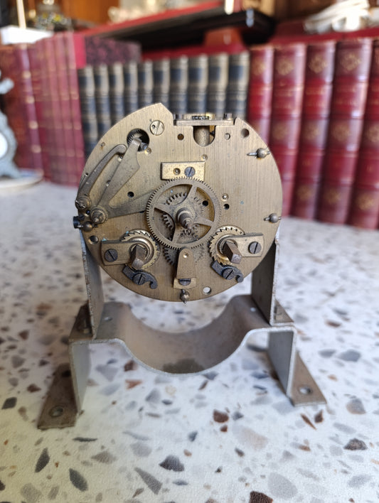 Mouvement ancien de pendule mécanique à sonnerie – Ø 9,2 cm – Hauteur 15,5 cm