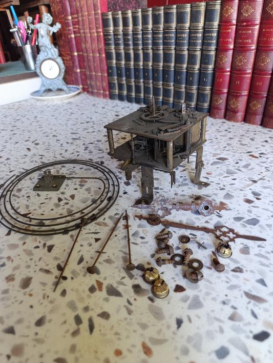 Mécanisme d’horloge ancienne avec aiguilles et pièces détachées pour restauration – 10,2 cm