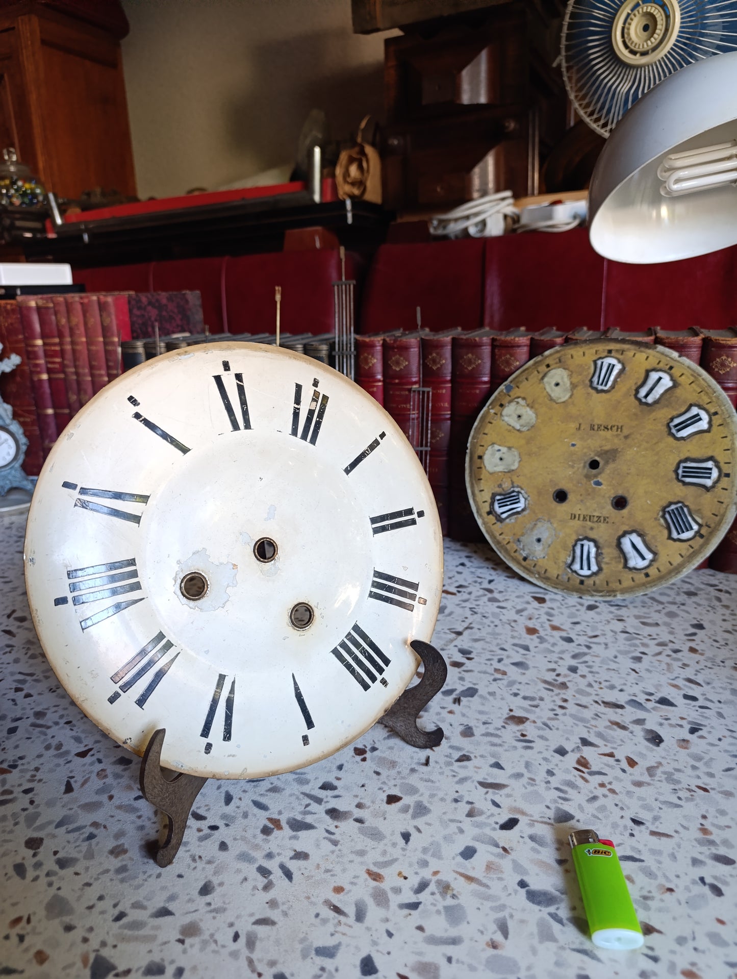 Lot de 2 cadrans anciens de pendule en émail – Ø 25,4 cm – Pour restauration