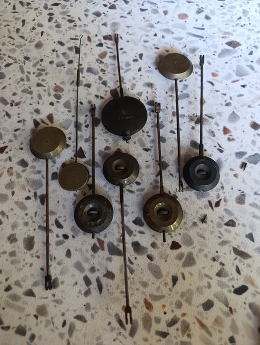 Lot de 8 balanciers ronds anciens pour pendule, comtoise et horloge – Pièces de restauration