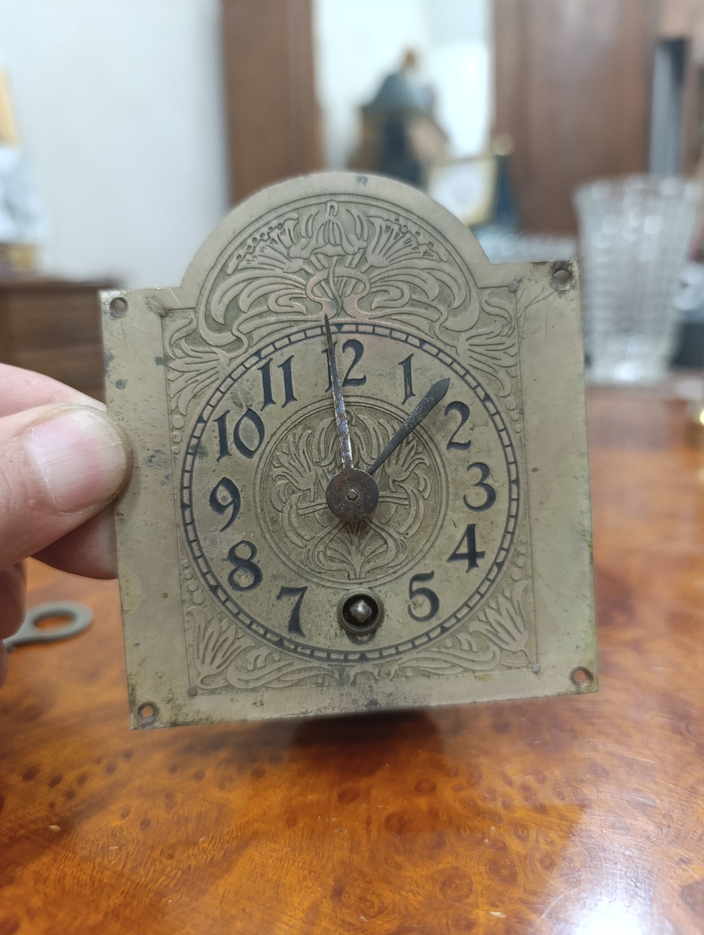 Mécanisme ancien de réveil ou petite pendule avec cadran décoré et clé d'origine – Pour restauration