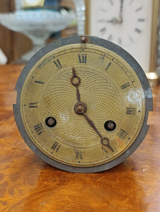 Mouvement de réveil ancien avec cadran laiton guilloché chiffres romains – À restaurer
