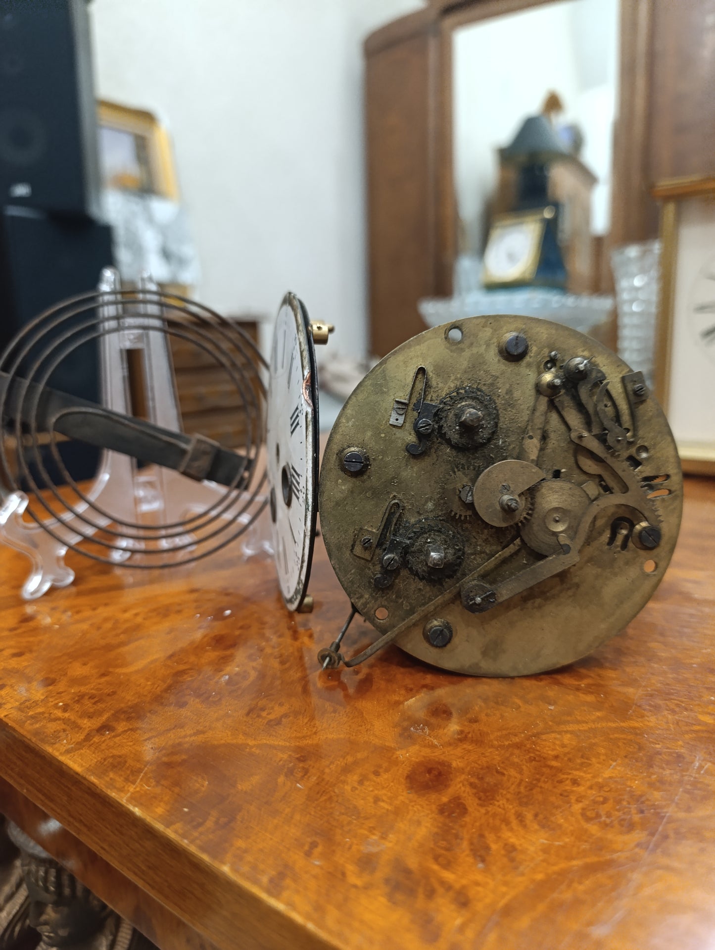 Mouvement de pendule ancienne à balancier avec cadran émaillé – Pour restauration