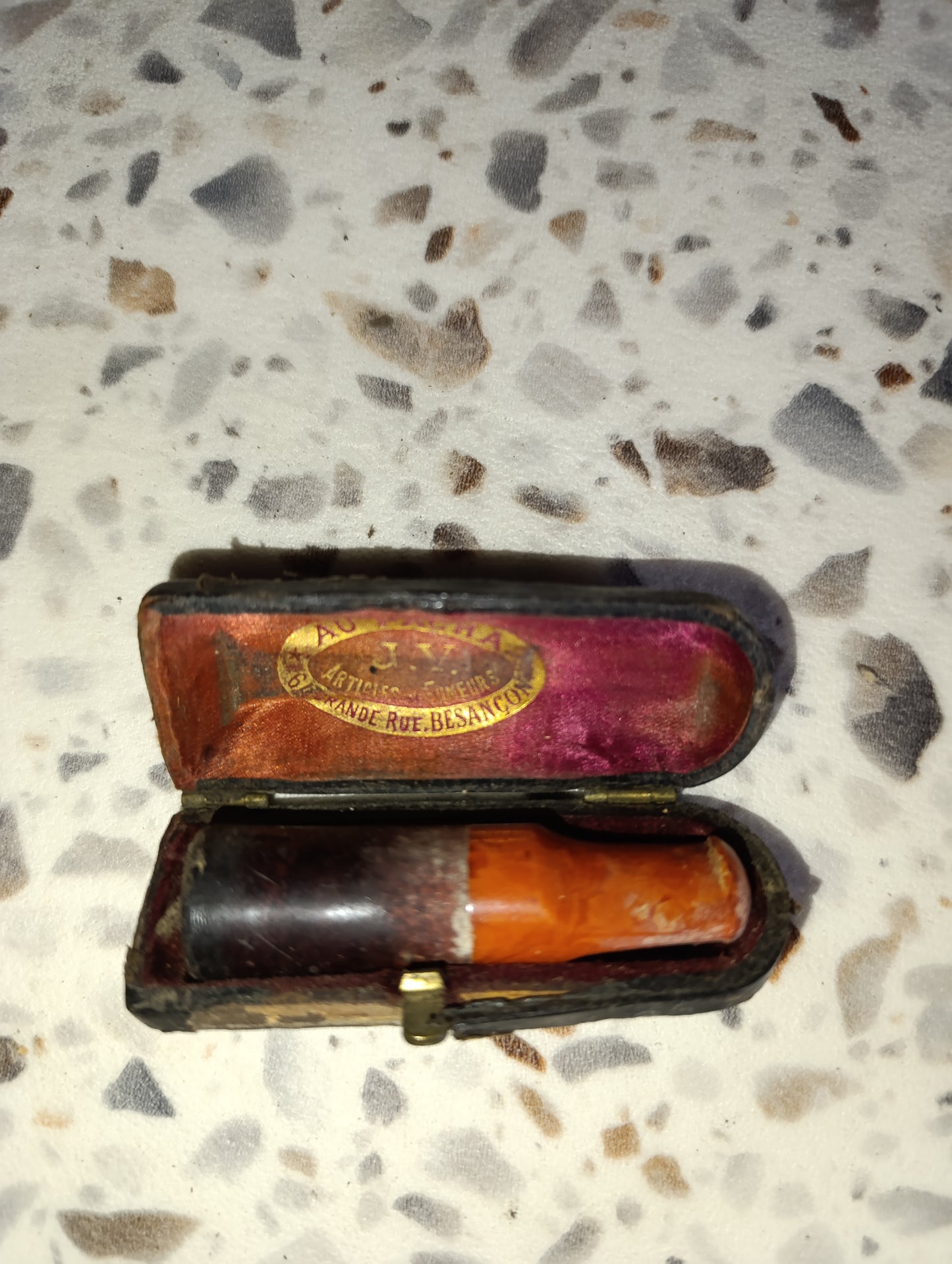 Ancienne petite pipe Au Pacha Besançon avec étui d’origine – J.V.