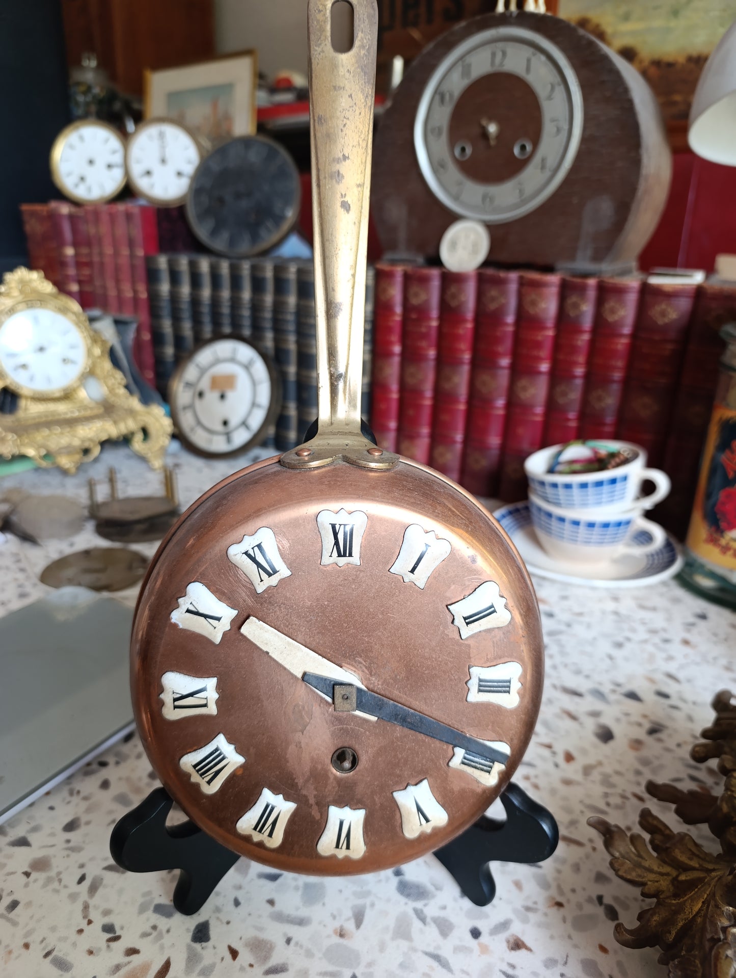 Poêle horloge murale ancienne en cuivre avec mécanisme mécanique