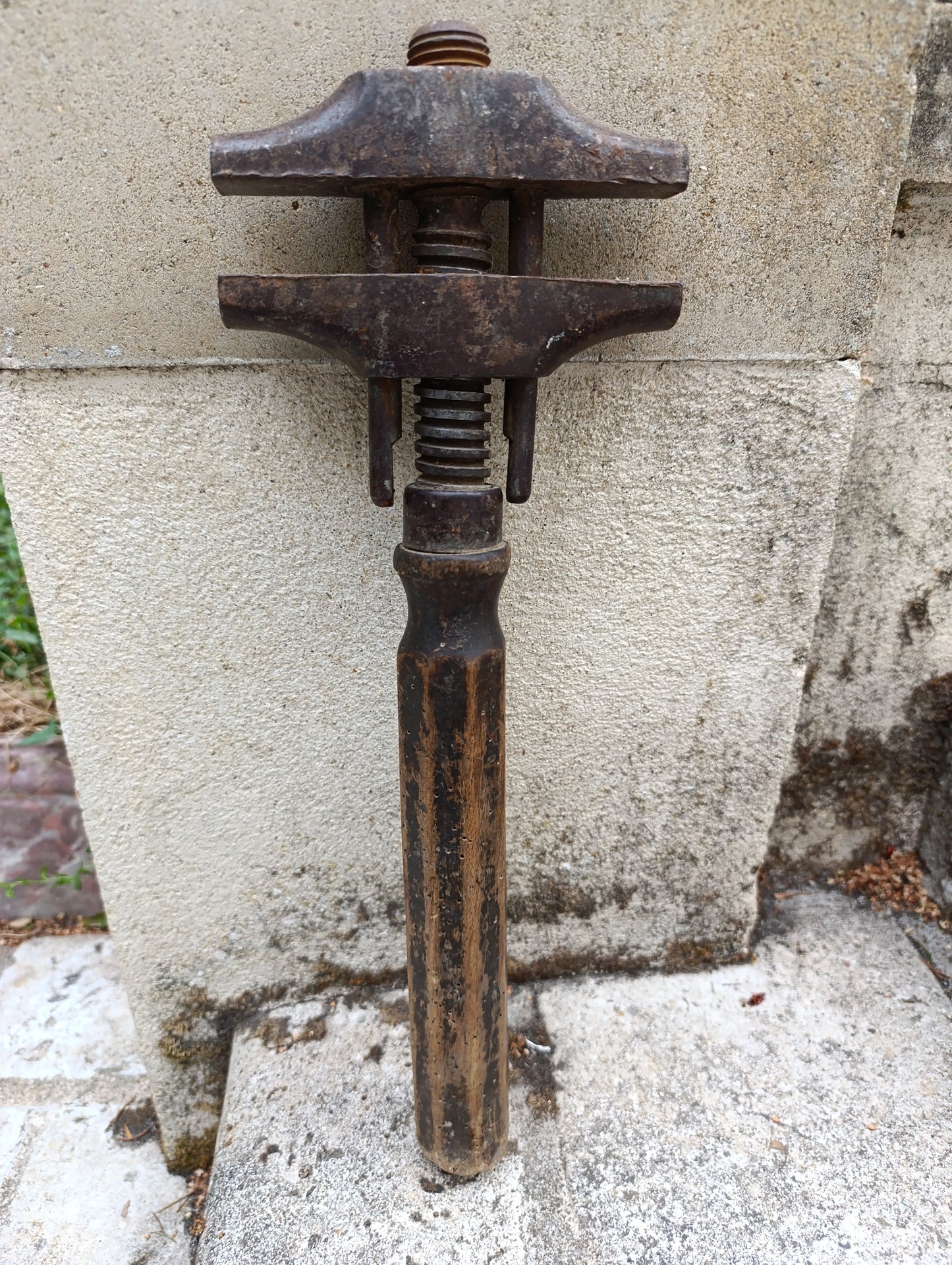 Ancienne presse à vis en bois – grand serre-joint de menuisier 42 cm – outil ancien