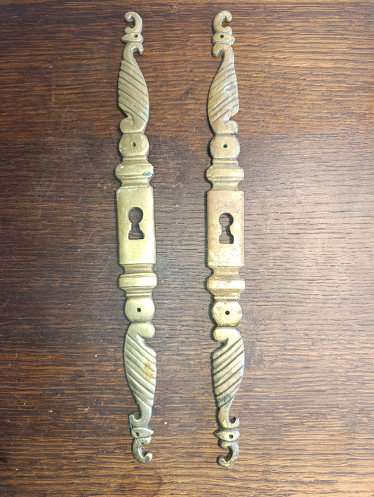Paire d’entrées de serrure anciennes décoratives – 35 cm