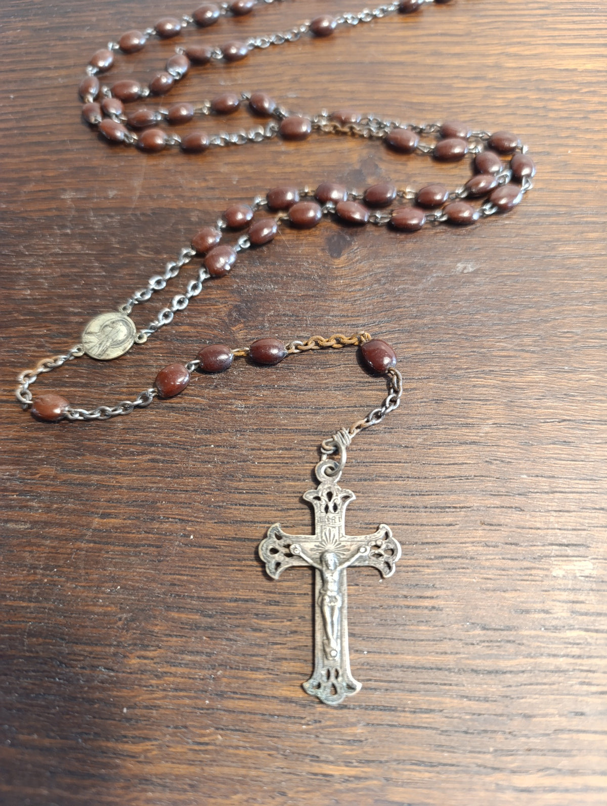 Chapelet à grains bruns et crucifix Mon Jésus miséricorde – exemplaire REL001