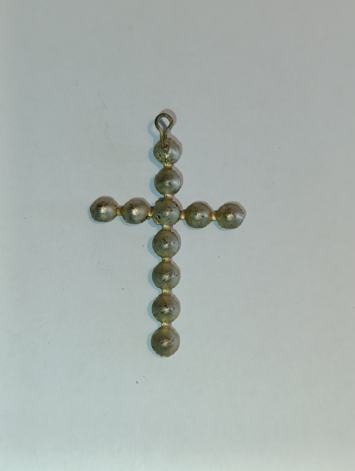 Pendentif croix à onze strass clairs sertis