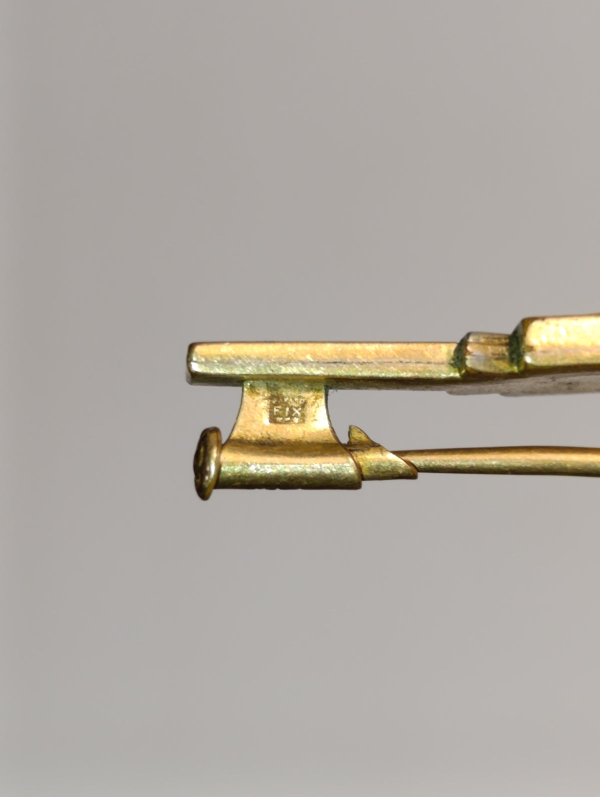 Broche barrette de la Vierge marquée FIX – 3 cm