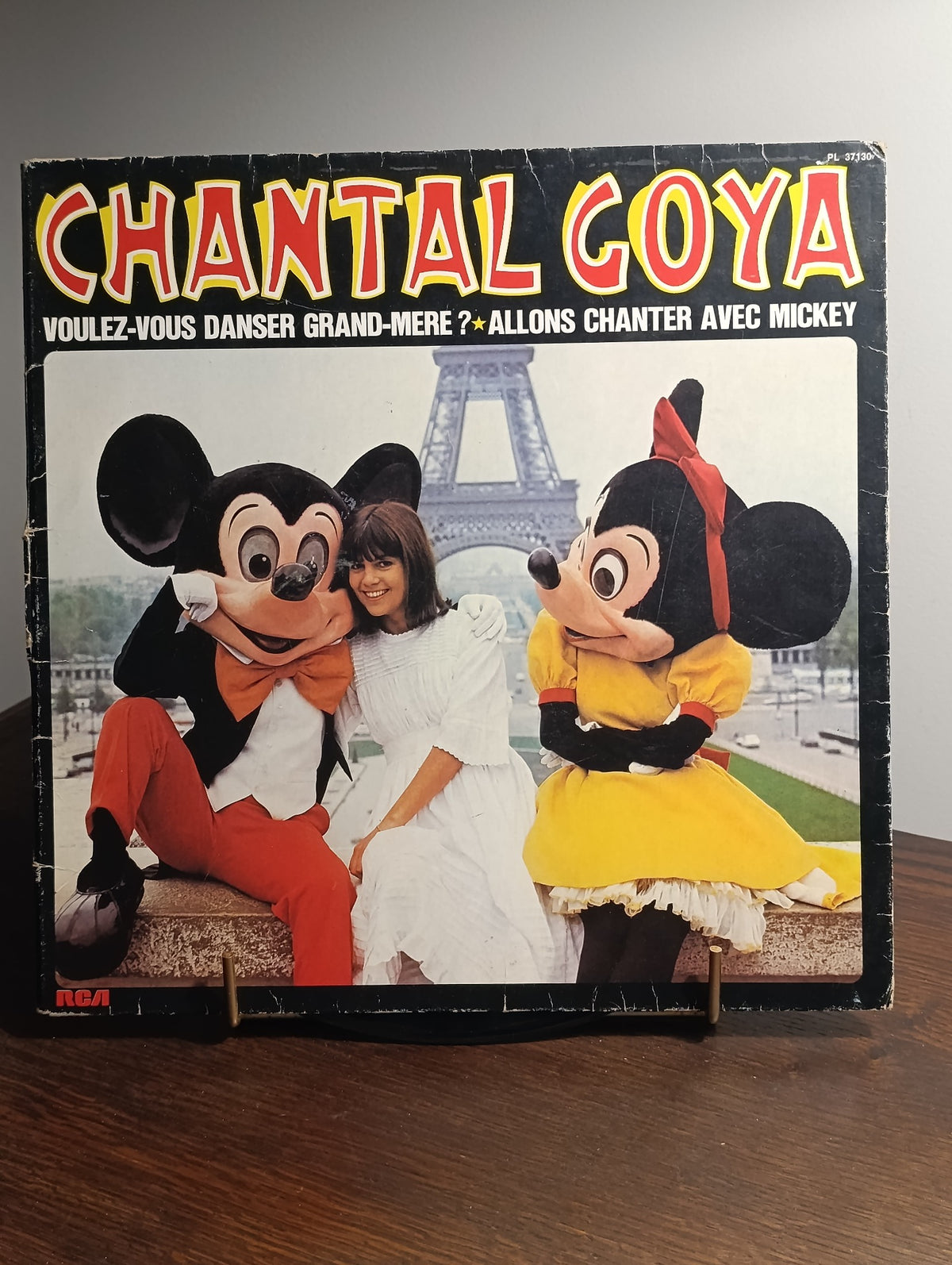 Chantal Goya – Voulez-vous danser grand-mère ? / Allons chanter avec Mickey – Vinyle 33 tours – pochette de l’exemplaire vendu